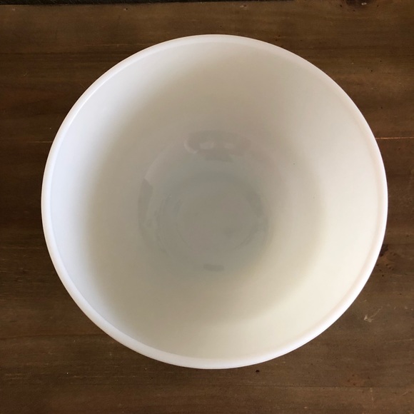 Vintage Fire King mixing bowl - Picture 2 of 7